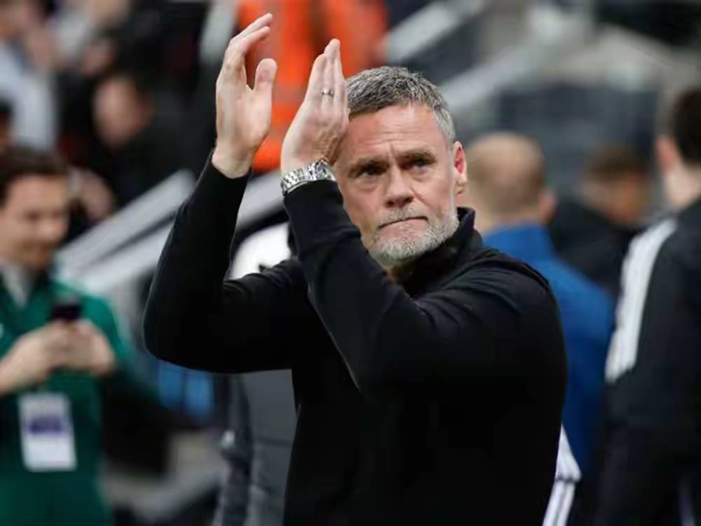 开云官网-阿贾克斯迎欧超杯关键赛，赛前完成体检，悬念犹存，资深球员宣示担当的简单介绍